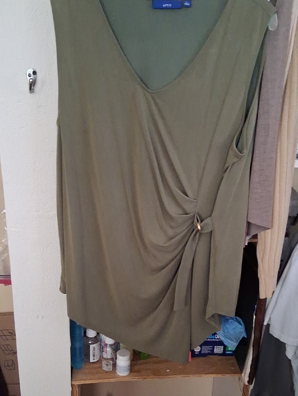 Apt. 9 Olive Green V-Neck Sleeveless Drape Tank with Ring Detail